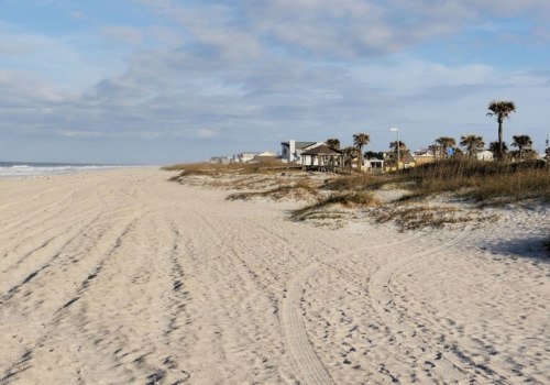 Does fernandina beach have white sand?